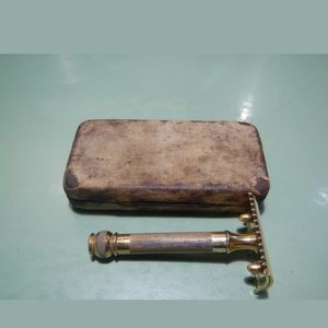 Vintage Gillette razor with case